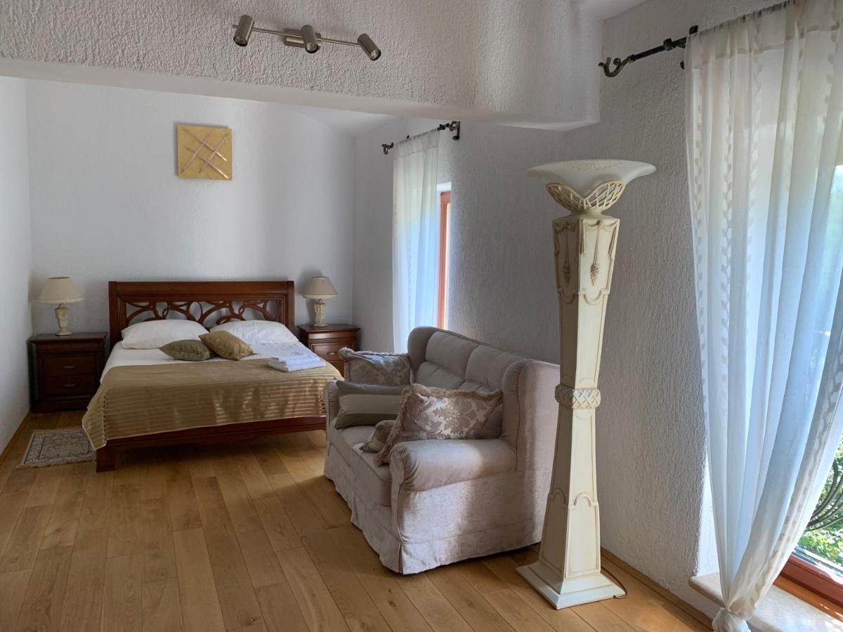 Villa Castello Rausch Valkarin Buitenkant foto