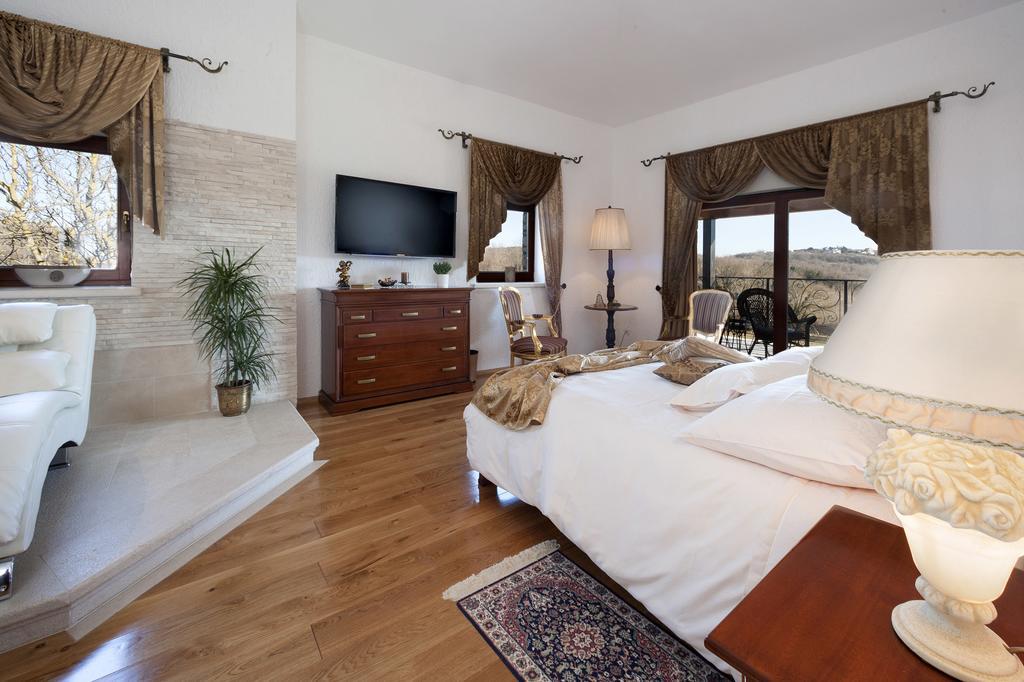 Villa Castello Rausch Valkarin Kamer foto