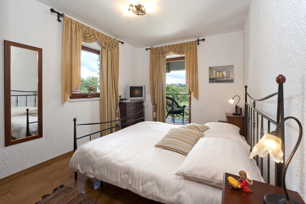 Villa Castello Rausch Valkarin Kamer foto