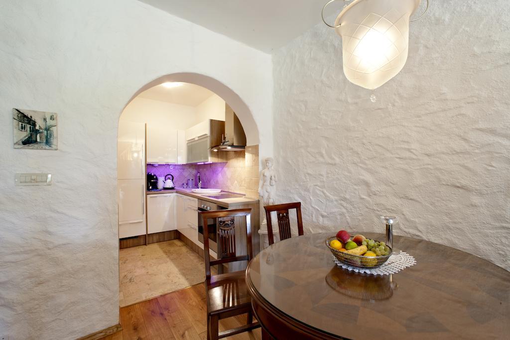 Villa Castello Rausch Valkarin Buitenkant foto