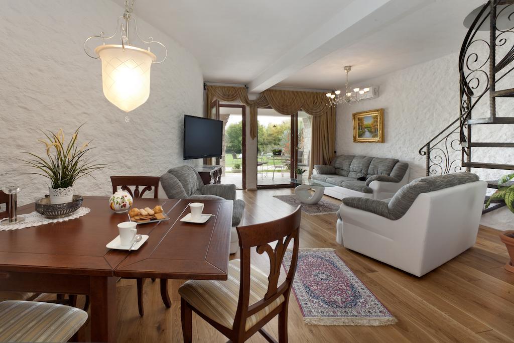 Villa Castello Rausch Valkarin Kamer foto